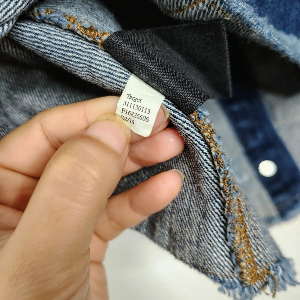 Who What Wear Denim Jacket Women’s Small Raw Hem Button Front Blue - Picture 4 of 12
